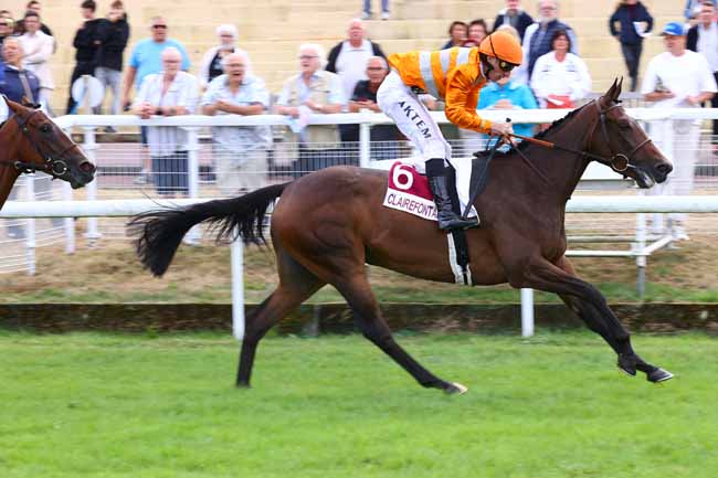 Photo d'arrivée de la course pmu PRIX DU GRAND ORDRE DU TROU NORMAND CALVADOS CIDRES ET POMMEAU à CLAIREFONTAINE le Vendredi 21 août 2026