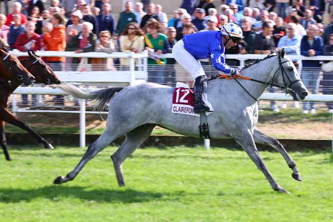 Photo d'arrivée de la course pmu PRIX VILLE DE PONT-L'EVEQUE à CLAIREFONTAINE le Vendredi 21 août 2026