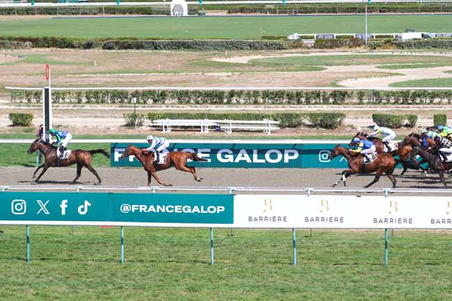 Photo d'arrivée de la course pmu PRIX DU BOURG SAINT-LEONARD à DEAUVILLE le Samedi 22 août 2026