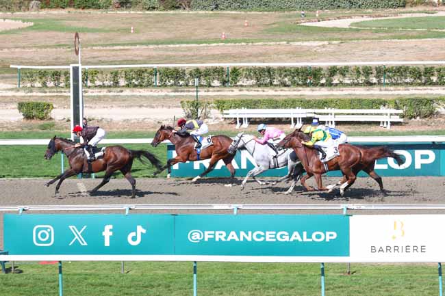 Photo d'arrivée de la course pmu PRIX D'HUDIMESNIL à DEAUVILLE le Samedi 22 août 2026