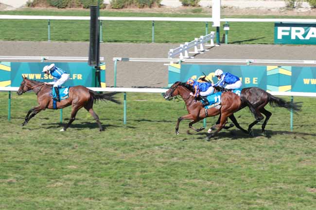 Photo d'arrivée de la course pmu SUMBE PRIX JEAN ET LOUIS ROMANET à DEAUVILLE le Dimanche 23 août 2026