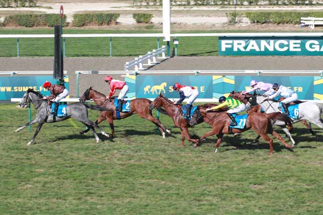Photo d'arrivée de la course pmu SUMBE PRIX DE JUMIEGES à DEAUVILLE le Dimanche 23 août 2026