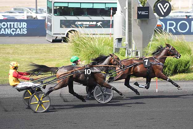 Photo d'arrivée de la course pmu PRIX DES BRUYERES à PARIS-VINCENNES le Lundi 24 août 2026