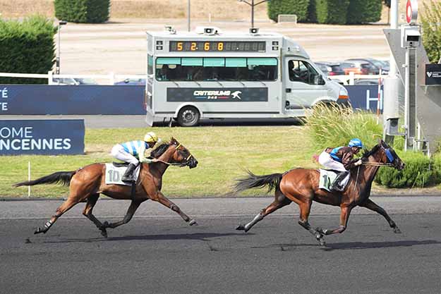 Photo d'arrivée de la course pmu PRIX ANDRE CHOISSELET à PARIS-VINCENNES le Lundi 24 août 2026