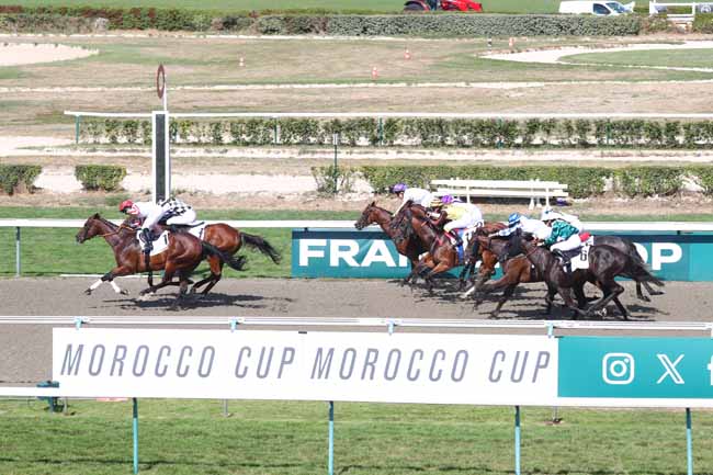 Photo d'arrivée de la course pmu PRIX HOTEL BARRIERE LE ROYAL DEAUVILLE - TROPHEE STUDIO HARCOURT à DEAUVILLE le Mardi 25 août 2026