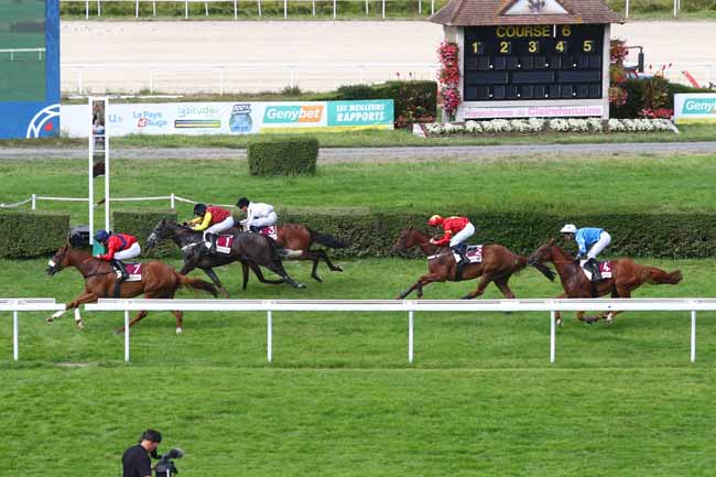 Photo d'arrivée de la course pmu PRIX DU CHAUFFEUR NUMERIQUE - LATITUDE GPS (PRIX DES FUSAINS) à CLAIREFONTAINE le Mercredi 26 août 2026