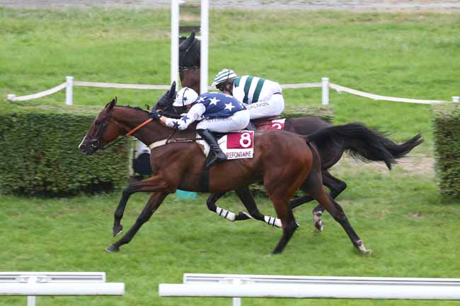 Photo d'arrivée de la course pmu PRIX DU CHAMP CONNECTE - LATITUDE GPS (PRIX DES TROENES) à CLAIREFONTAINE le Mercredi 26 août 2026