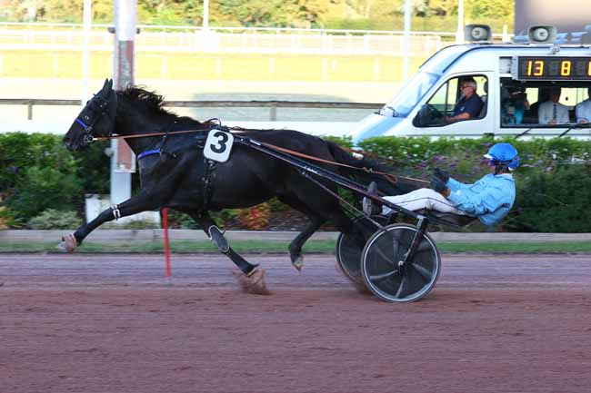 Photo d'arrivée de la course pmu PRIX EQUIN NORMAND (PRIX DES HAMAMELIS) à CABOURG le Vendredi 28 août 2026