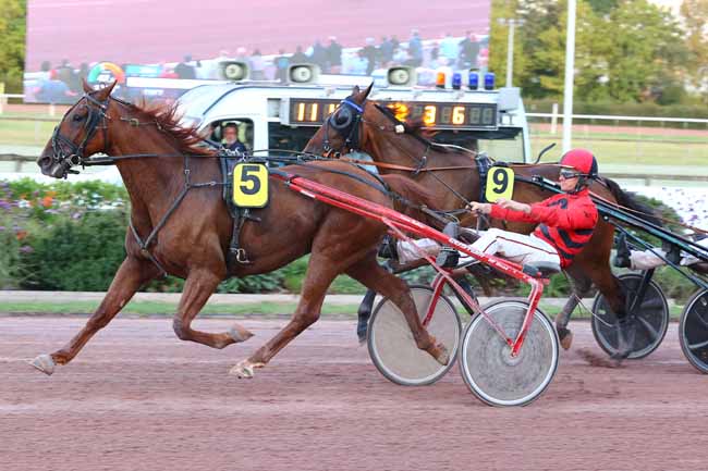 Photo d'arrivée de la course pmu PRIX DES AUBRIETES à CABOURG le Vendredi 28 août 2026