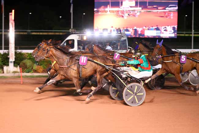 Photo d'arrivée de la course pmu PRIX DES VERONIQUES à CABOURG le Vendredi 28 août 2026
