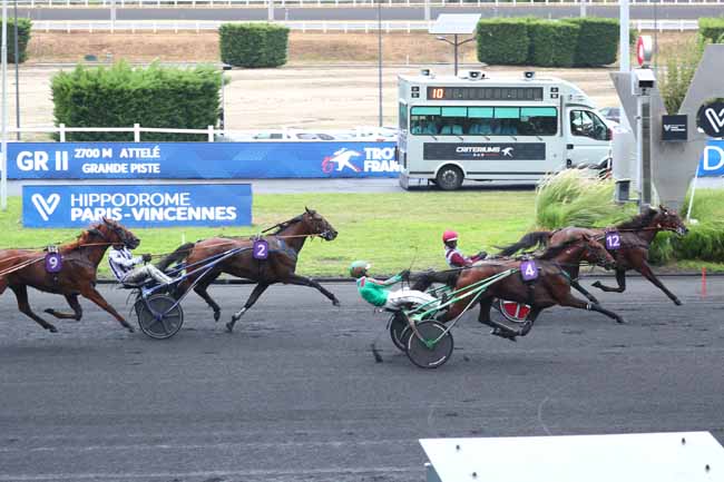 Photo d'arrivée de la course pmu PRIX JACQUES DE VAULOGE - CRITERIUM 3 ANS Q3 à PARIS-VINCENNES le Samedi 29 août 2026