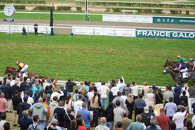 Photo d'arrivée de la course pmu BARRIERE PRIX DE MEAUTRY à DEAUVILLE le Dimanche 30 août 2026