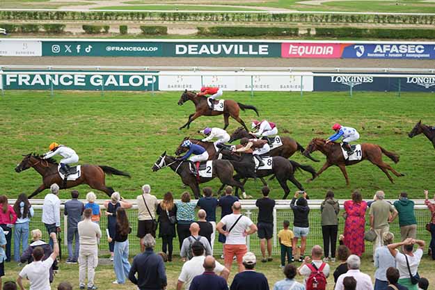 Photo d'arrivée de la course pmu PRIX CASINO BARRIERE TROUVILLE à DEAUVILLE le Dimanche 30 août 2026