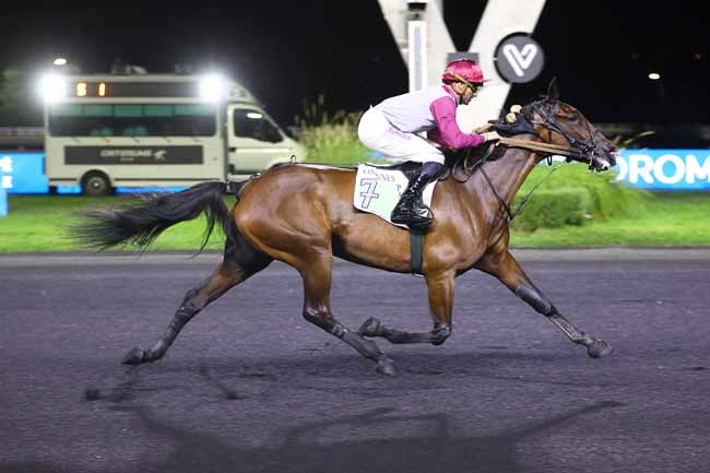 Photo d'arrivée de la course pmu PRIX CAMILLE DE WAZIERES à PARIS-VINCENNES le Vendredi 4 septembre 2026