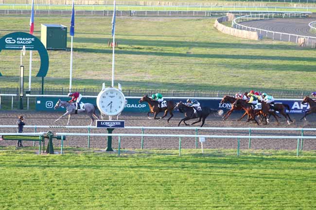 Photo d'arrivée de la course pmu PRIX JEAN DEFORGE à CHANTILLY le Lundi 14 septembre 2026
