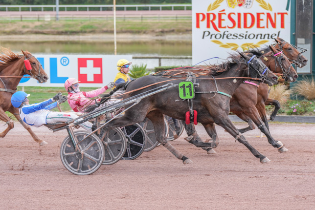 Photo d'arrivée de la course pmu PRIX BLEUBLANC à LAVAL le Mercredi 30 septembre 2026