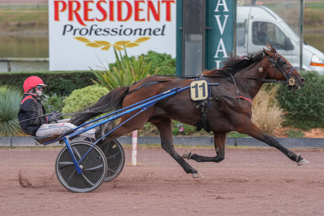 Photo d'arrivée de la course pmu PRIX GALA TEJY à LAVAL le Mercredi 30 septembre 2026