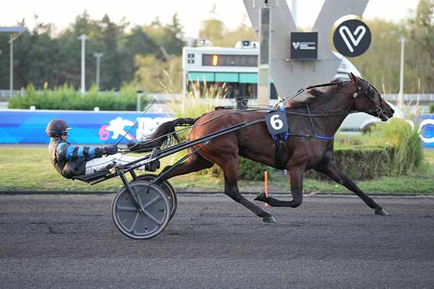 Photo d'arrivée de la course pmu PRIX JUSTICIA à PARIS-VINCENNES le Vendredi 2 octobre 2026