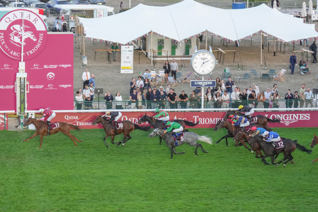 Photo d'arrivée de la course pmu QATAR PRIX DE LA PLACE DE L'ETOILE à LONGCHAMP le Dimanche 4 octobre 2026