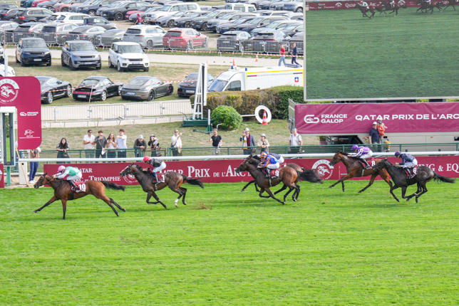 Photo d'arrivée de la course pmu QATAR PRIX JEAN-LUC LAGARDERE à LONGCHAMP le Dimanche 4 octobre 2026
