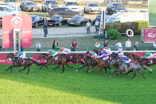 Photo d'arrivée de la course pmu QATAR GRAND HANDICAP DES FLYERS PRESENTE PAR RMC à LONGCHAMP le Dimanche 4 octobre 2026