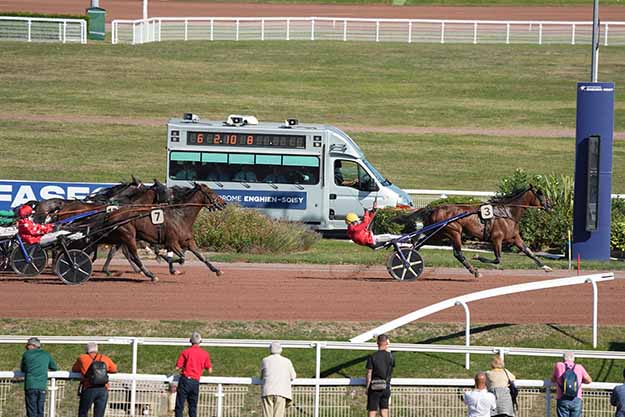 Arrivée quinté pmu PRIX DES BUTTES CHAUMONT à ENGHIEN