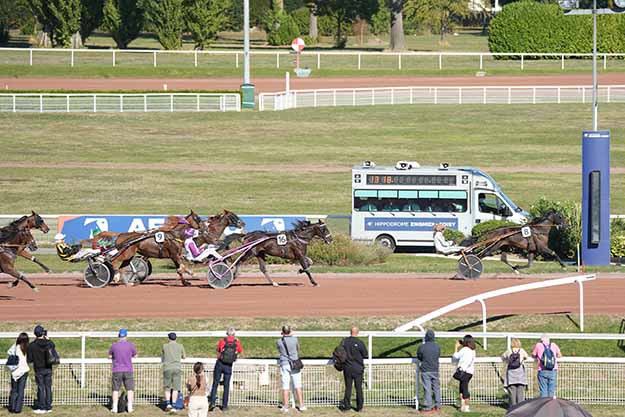 Photo d'arrivée de la course pmu PRIX DIC WILLIAMS à ENGHIEN le Lundi 5 octobre 2026