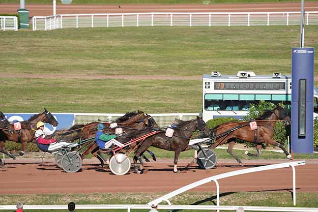 Photo d'arrivée de la course pmu PRIX DU PONT DES ARTS à ENGHIEN le Lundi 5 octobre 2026