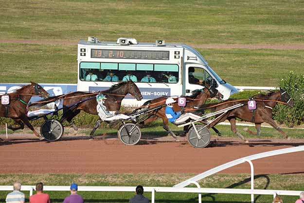 Photo d'arrivée de la course pmu PRIX DE SAULIEU à ENGHIEN le Lundi 5 octobre 2026