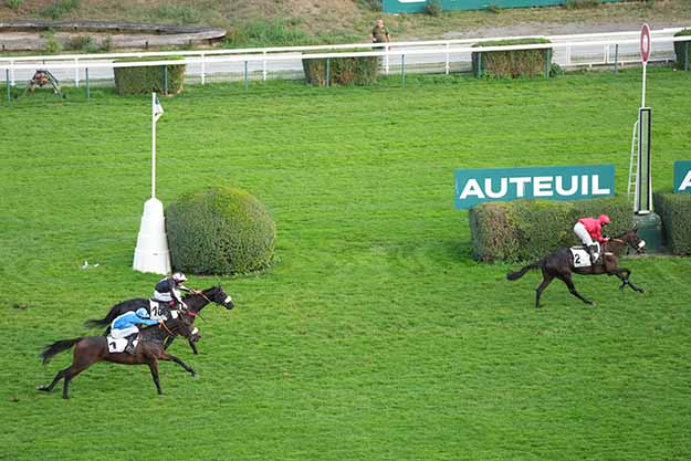 Photo d'arrivée de la course pmu PRIX SAPIN à AUTEUIL le Mardi 6 octobre 2026