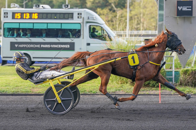 Photo d'arrivée de la course pmu PRIX DAPHNE à PARIS-VINCENNES le Mardi 6 octobre 2026
