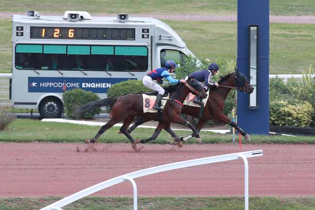Photo d'arrivée de la course pmu PRIX DU PONT ROYAL à ENGHIEN le Mercredi 7 octobre 2026