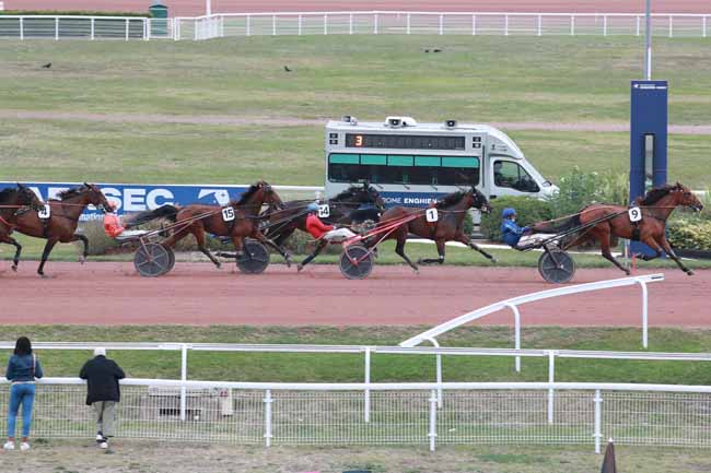 Photo d'arrivée de la course pmu PRIX LORD WILLIAMS à ENGHIEN le Mercredi 7 octobre 2026