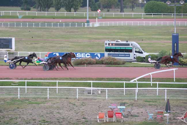 Photo d'arrivée de la course pmu PRIX DE LA PORTE DE SAINT-MANDE à ENGHIEN le Mercredi 7 octobre 2026
