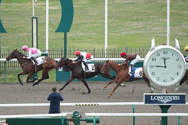 Photo d'arrivée de la course pmu PRIX D'INDROLLES à CHANTILLY le Mercredi 7 octobre 2026