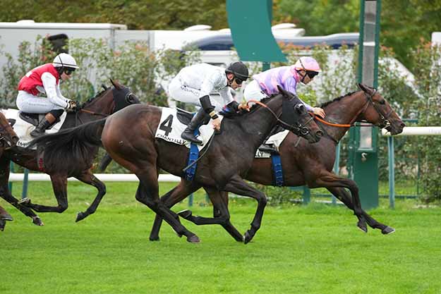 Photo d'arrivée de la course pmu PRIX DE L'HOTEL DE VERMANDOIS à CHANTILLY le Mercredi 7 octobre 2026