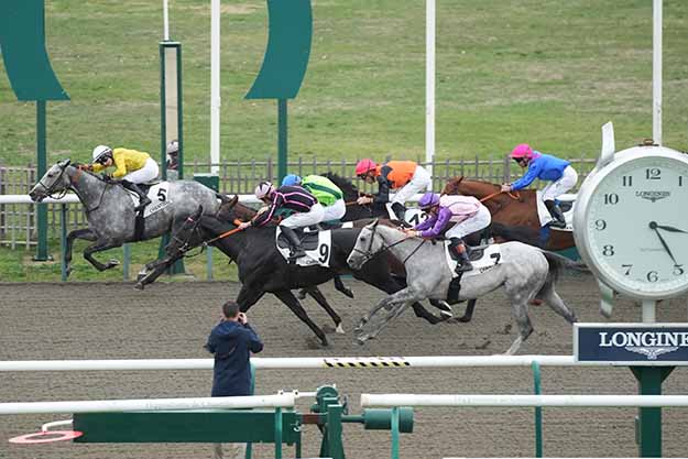 Photo d'arrivée de la course pmu PRIX DU BOIS BOURILLON à CHANTILLY le Mercredi 7 octobre 2026