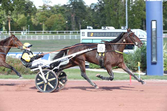 Photo d'arrivée de la course pmu PRIX DE LA SEINE-MARITIME à ENGHIEN le Jeudi 8 octobre 2026
