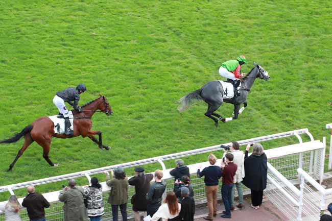 Photo d'arrivée de la course pmu PRIX MAGNE à AUTEUIL le Dimanche 11 octobre 2026