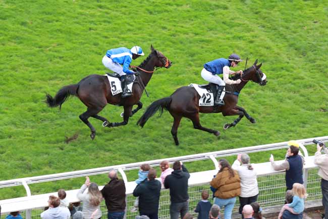 Photo d'arrivée de la course pmu PRIX JACK BARBE à AUTEUIL le Dimanche 11 octobre 2026