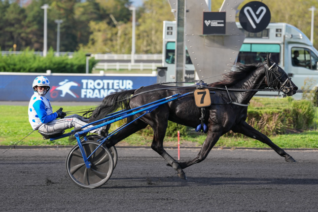 Photo d'arrivée de la course pmu PRIX COLUMBA à PARIS-VINCENNES le Mardi 13 octobre 2026