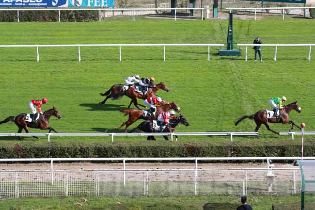 Photo d'arrivée de la course pmu PRIX GLORIEUSE à SAINT CLOUD le Mercredi 14 octobre 2026