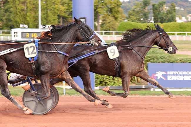 Photo d'arrivée de la course pmu PRIX DE THIEZAC à ENGHIEN le Jeudi 15 octobre 2026