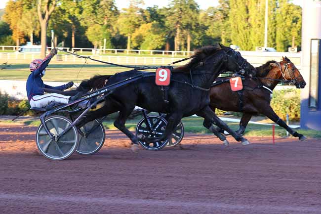 Photo d'arrivée de la course pmu PRIX DU FAUBOURG SAINT-HONORE à ENGHIEN le Jeudi 15 octobre 2026