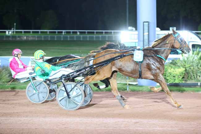 Photo d'arrivée de la course pmu PRIX DE MONTRESOR à ENGHIEN le Jeudi 15 octobre 2026