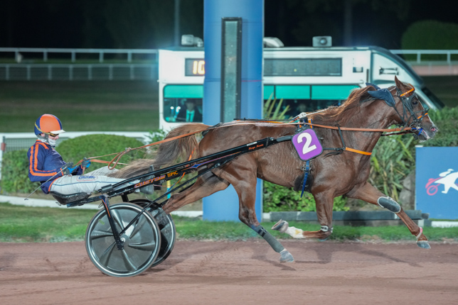 Photo d'arrivée de la course pmu PRIX DU MAINE à ENGHIEN le Samedi 17 octobre 2026