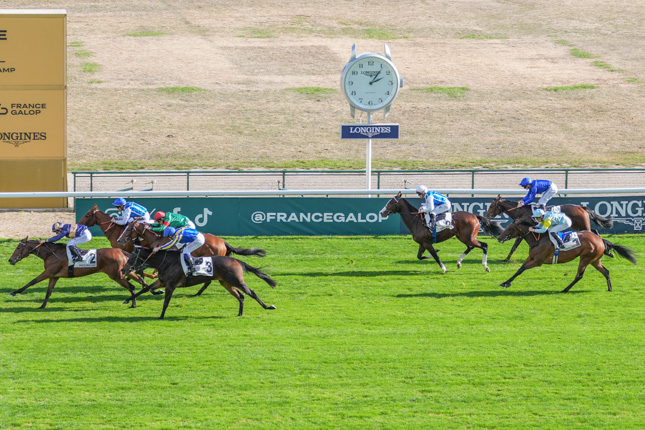 Photo d'arrivée de la course pmu PRIX DE LA CHAPELLE à LONGCHAMP le Dimanche 18 octobre 2026