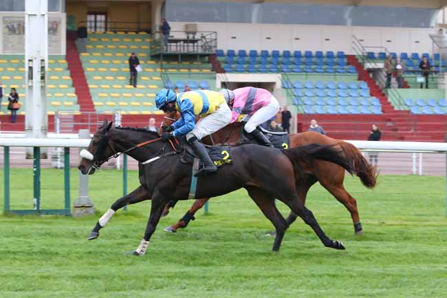 Photo d'arrivée de la course pmu PRIX FRANCOIS DE CHEVIGNY à COMPIEGNE le Lundi 19 octobre 2026