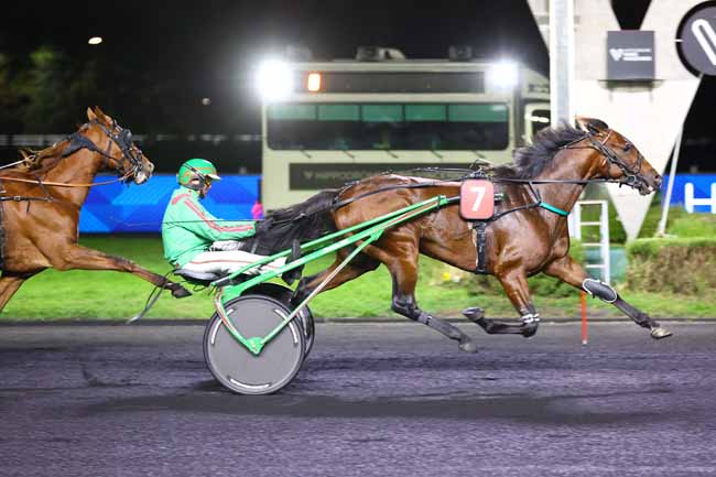 Photo d'arrivée de la course pmu PRIX VICTOR REGIS à PARIS-VINCENNES le Vendredi 23 octobre 2026