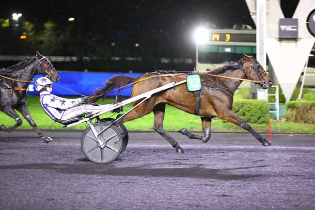 Photo d'arrivée de la course pmu PRIX URANIE à PARIS-VINCENNES le Vendredi 23 octobre 2026